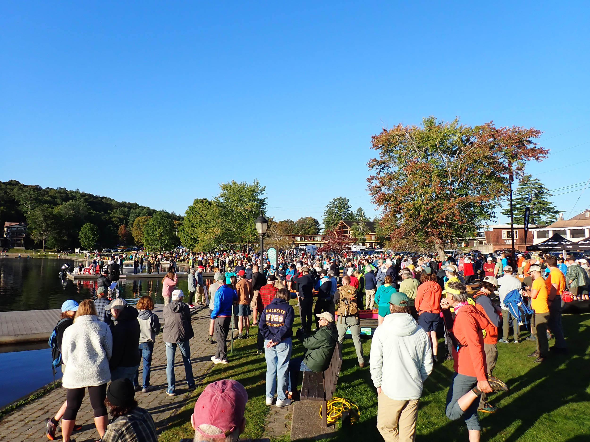 gl 380 crowd at the water front
