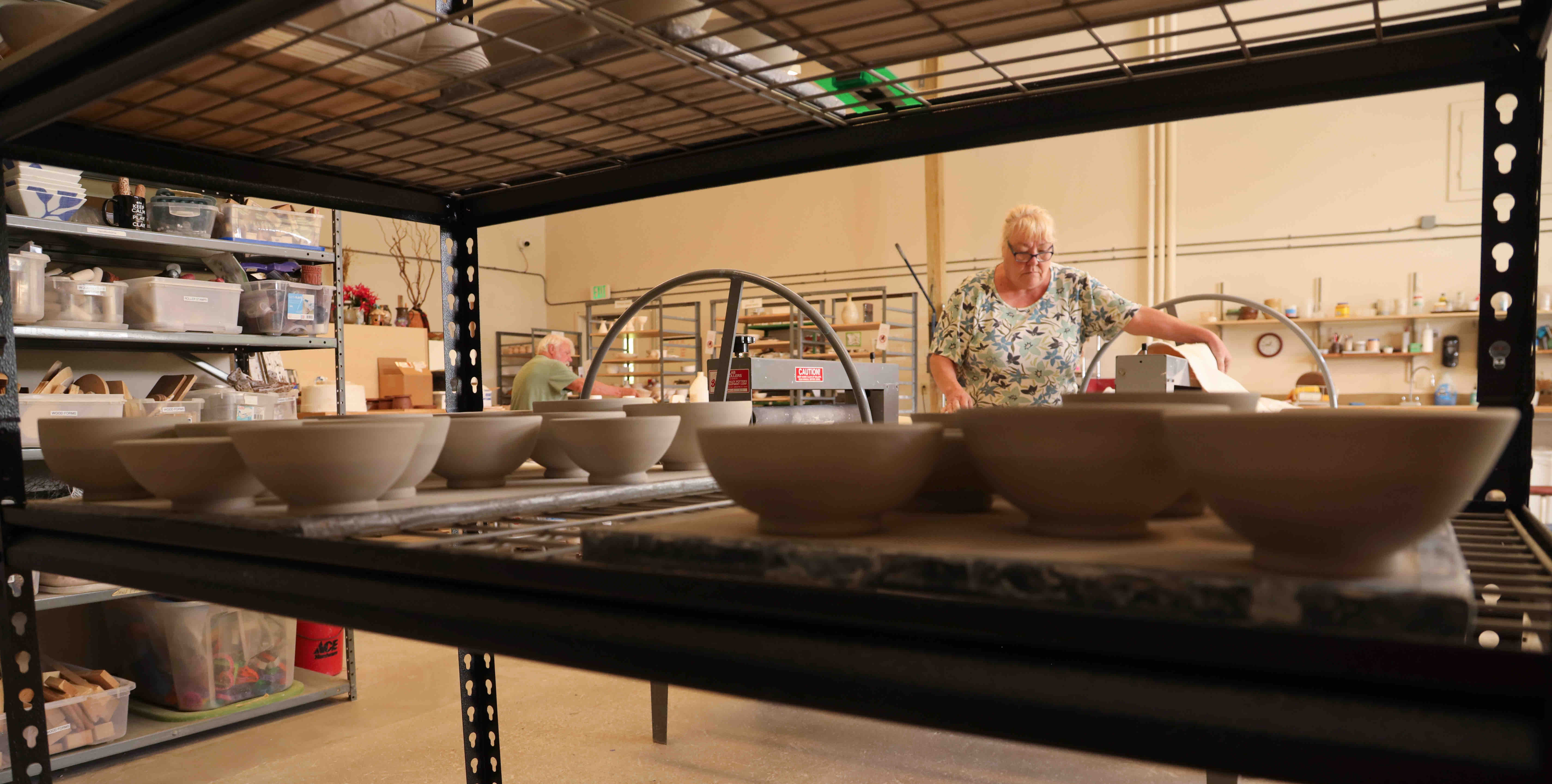 Independent Potter Shelf